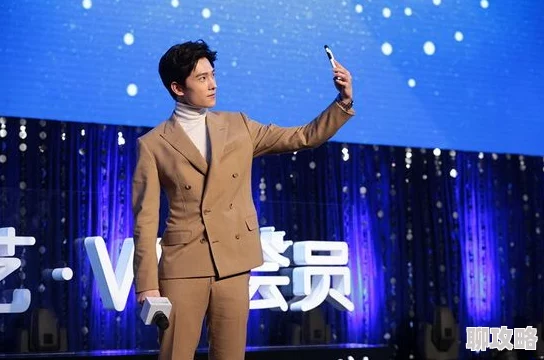 周霆周霆在最新活动中展示了其独特的艺术才华并与粉丝互动 周霆周霆在最新活动中展示了其独特的艺术才华并与粉丝互动