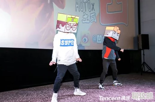 周霆周霆在最新活动中展示了其独特的艺术才华并与粉丝互动 周霆周霆在最新活动中展示了其独特的艺术才华并与粉丝互动