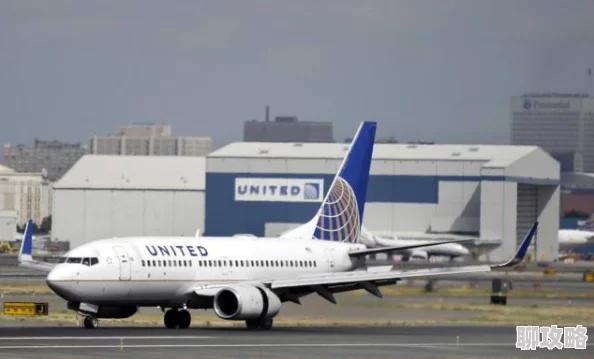 chinese小伙露脸飞机近日一名年轻小伙在飞机上拍摄了搞笑视频引发网友热议 chinese小伙露脸飞机近日一名年轻小伙在飞机上拍摄了搞笑视频引发网友热议