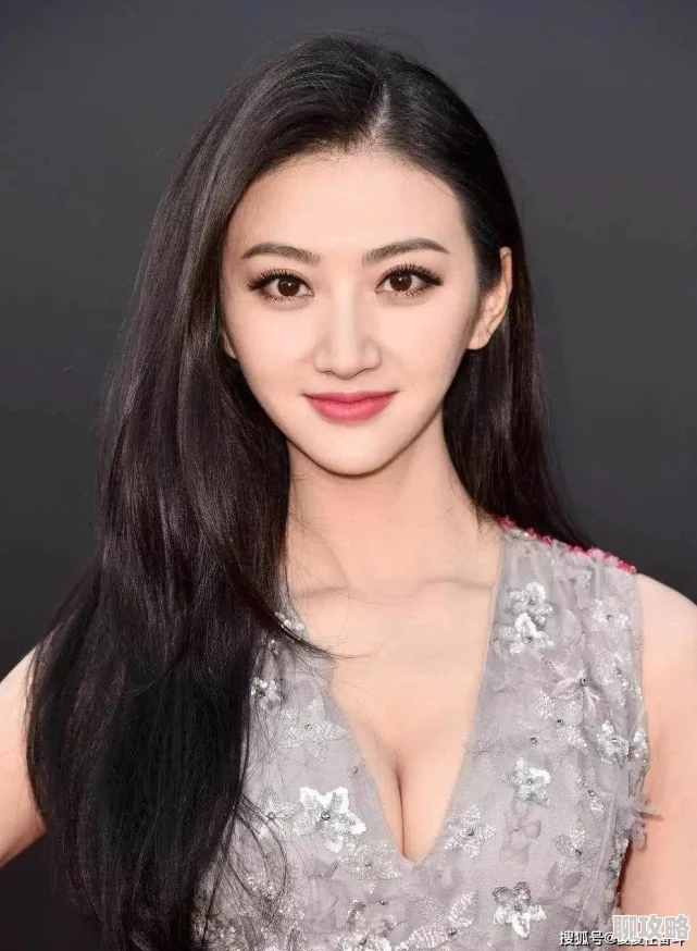 网友热议：火焰纹章英雄中妖艳之花卡米拉深度角色分析与评价