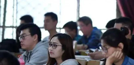 少妇老师被老校工奸2025惊天反转AI修复视频还原真相引爆网络 少妇老师被老校工奸2025惊天反转AI修复视频还原真相引爆网络