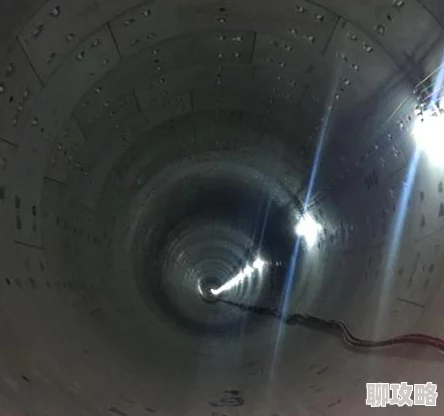 最早的地铁逃生游戏揭秘：经典之作与其影响